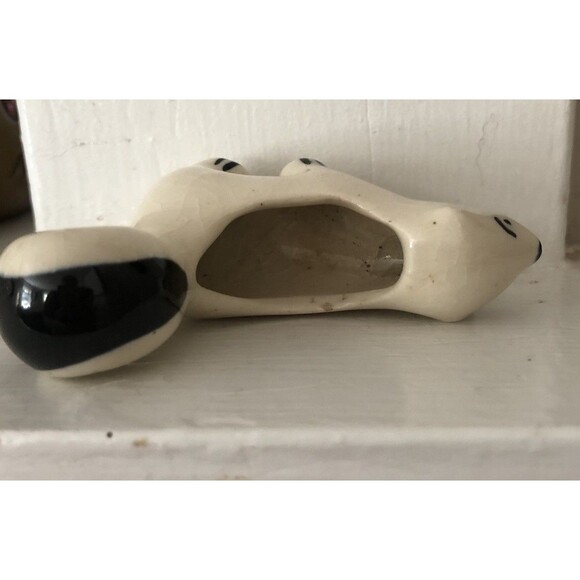 VINTAGE RIO HONDO CALIFORNIA ART POTTERY MINIATURE WALKING SKUNK 2.5" PLANTER - Picture 4 of 7